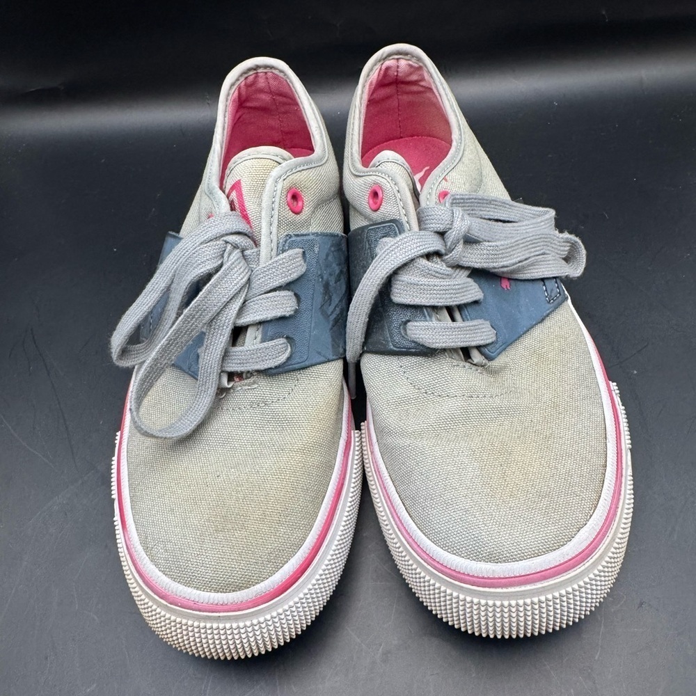 PUMA SPORT LIFESTYLE  BLUE GRAY WOMEN'S ATHLETIC SKATE SHOES SIZE 6.5 PINK TRIM